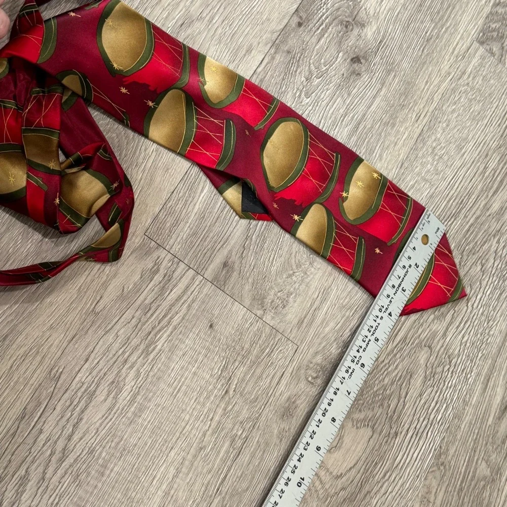 J Garcia Drummers Collection Thirty-Five‎ Silk Tie Red Holiday Christmas Music